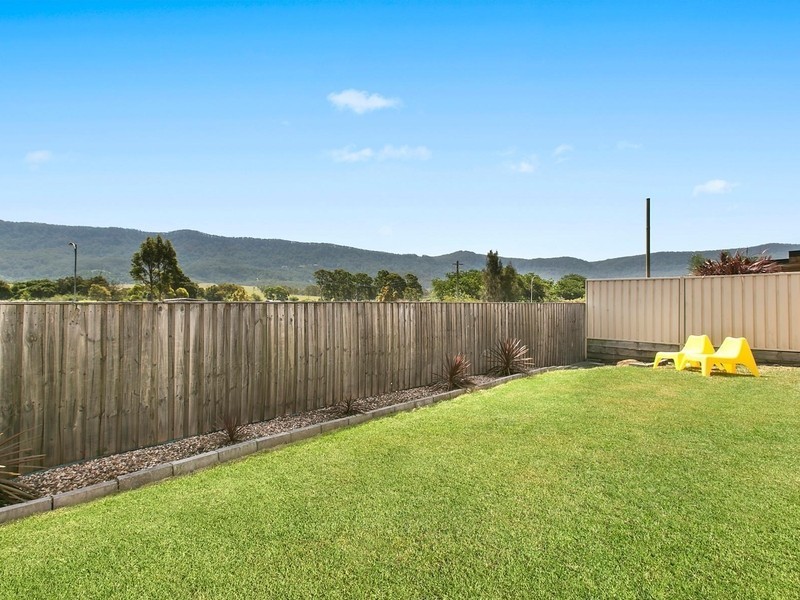 8 Hubbard Avenue, Horsley NSW 2530