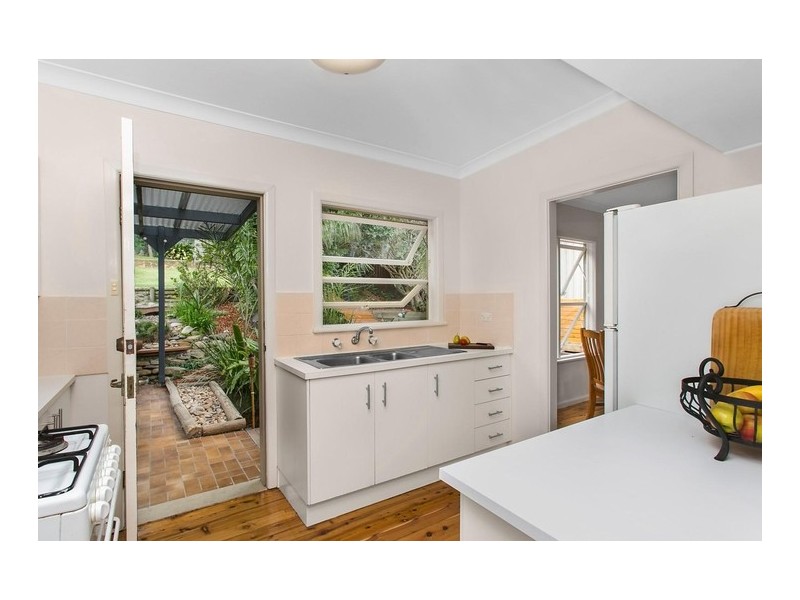 72 Beverley Avenue, Unanderra NSW 2526
