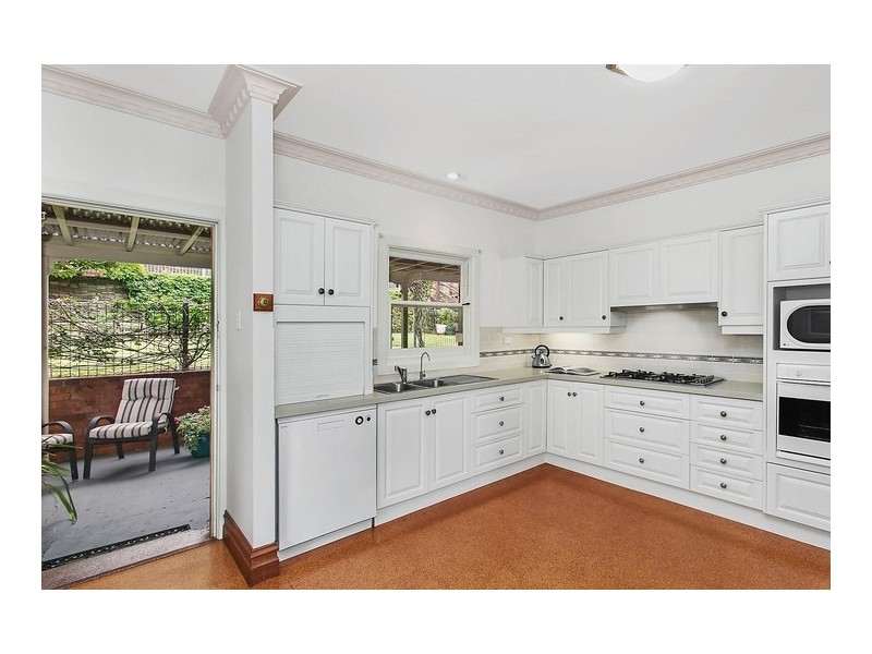 26 Woodlawn Avenue, Mangerton NSW 2500