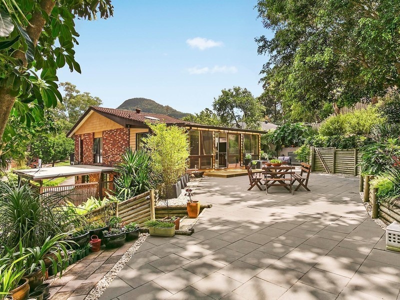 2 Hibiscus Place, Unanderra NSW 2526