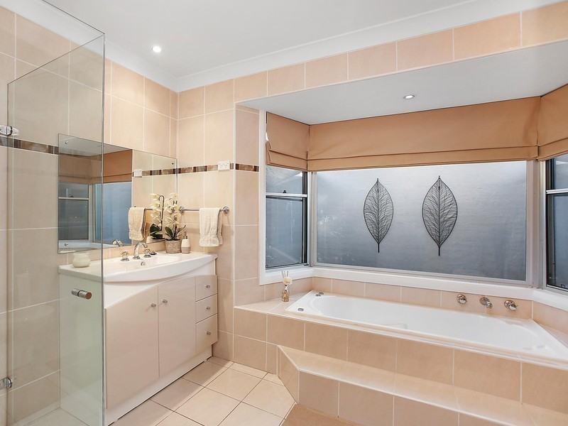 4 Nareena Avenue, Figtree NSW 2525