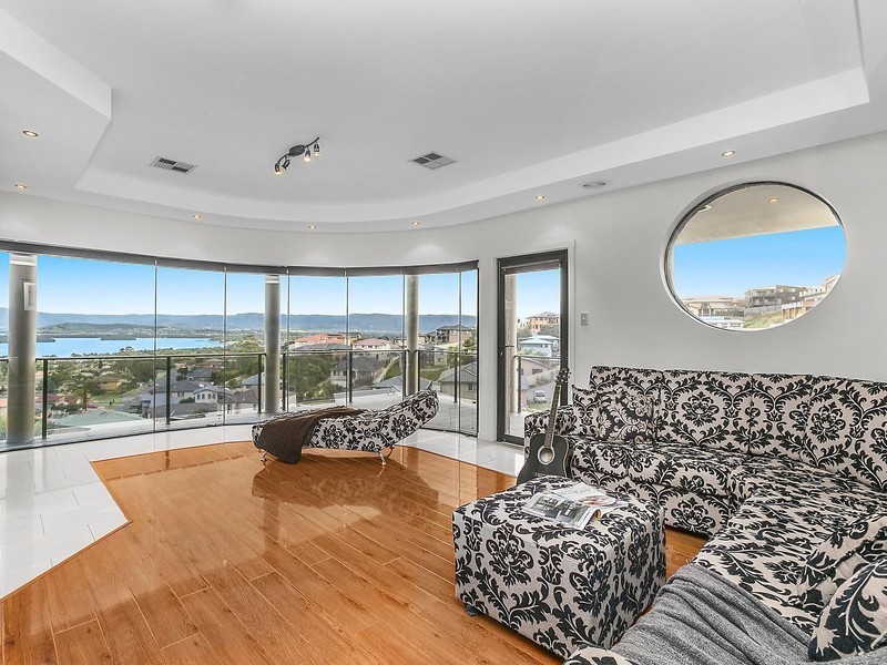 4 Jacana Place, Lake Heights NSW 2502