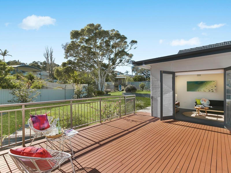 348 Northcliffe Drive, Lake Heights NSW 2502