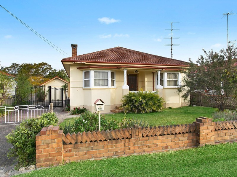 5 Glossop Street, Towradgi NSW 2518