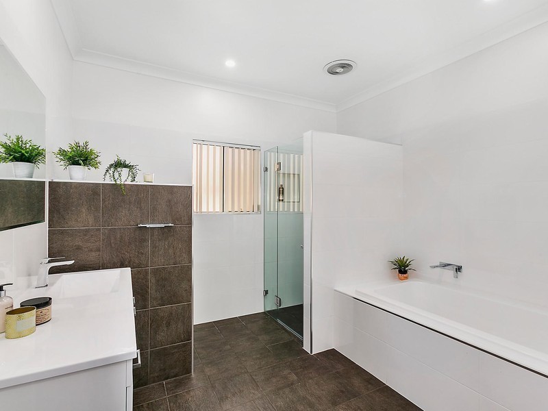 8 Millbrook Road, Figtree NSW 2525