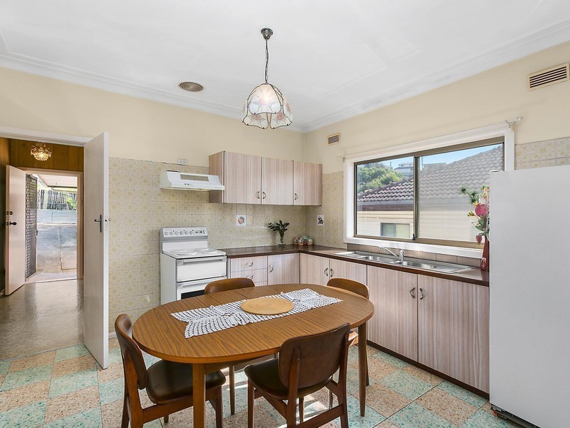 18 Ranchby Avenue, Lake Heights NSW 2502