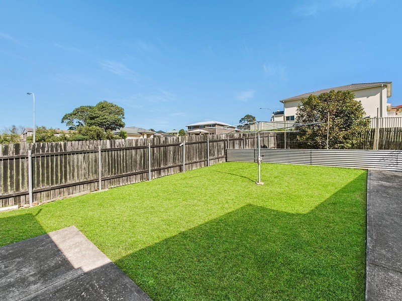 18 Ranchby Avenue, Lake Heights NSW 2502