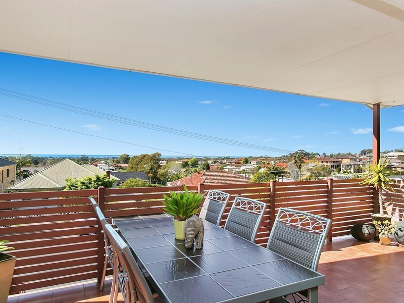 2/4 Kembla Street, Balgownie NSW 2519