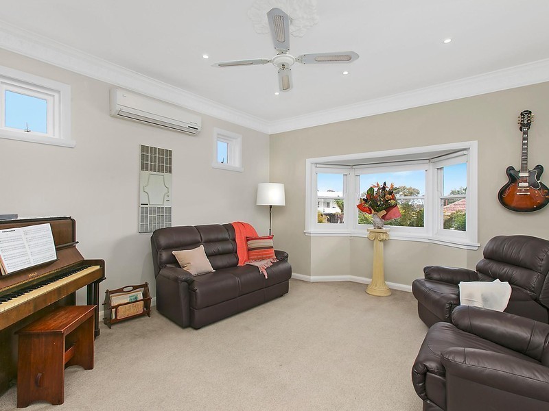 2 Burling Avenue, Mount Ousley NSW 2519