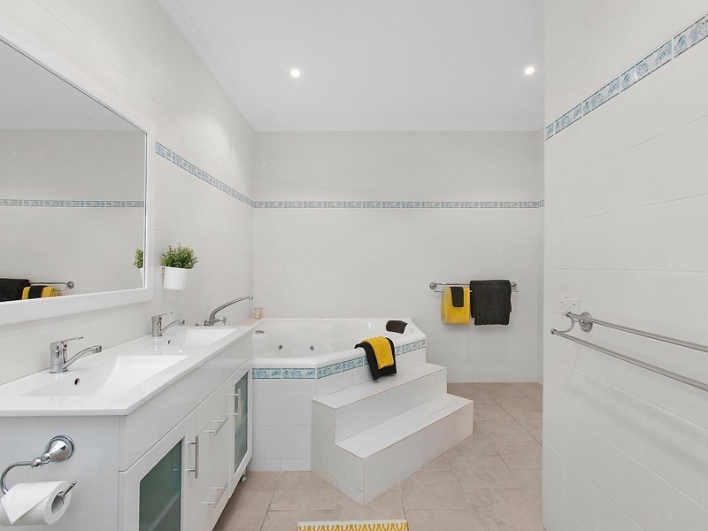 106 Booreea Boulevarde, Cordeaux Heights NSW 2526