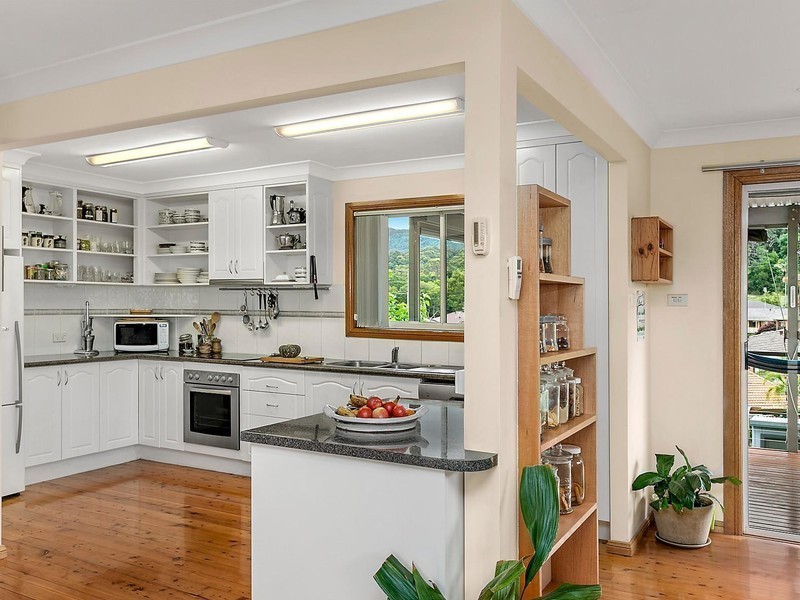 8 Meadow Street, Corrimal NSW 2518