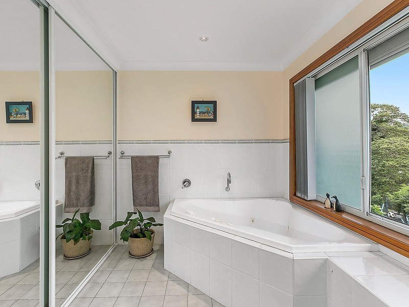 8 Meadow Street, Corrimal NSW 2518