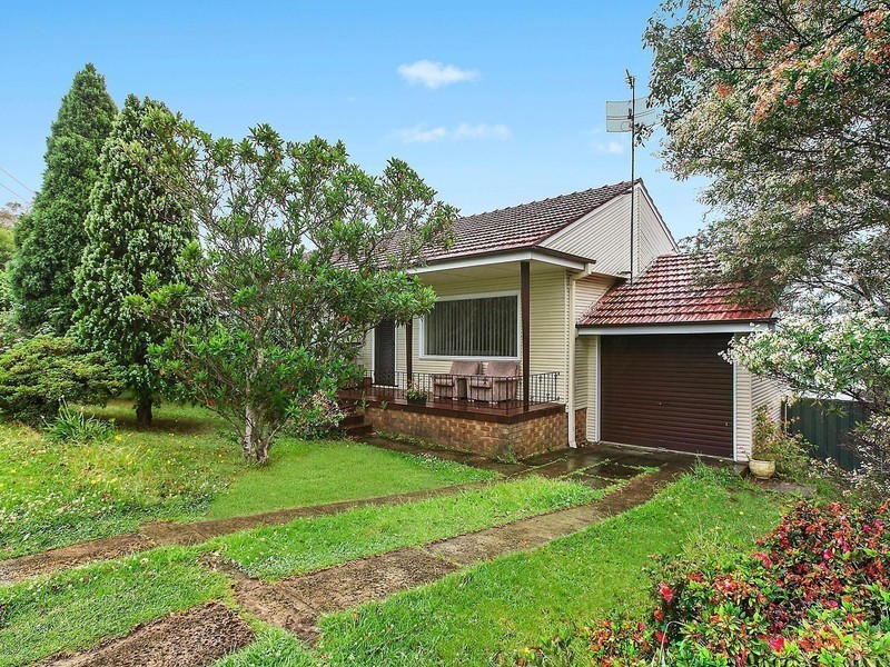 8 Bimbadeen Avenue, West Wollongong NSW 2500