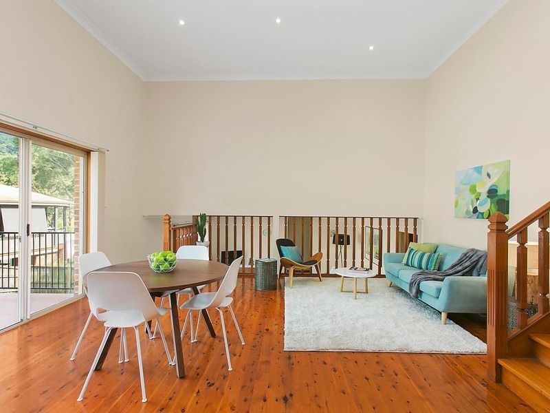 2A Bradley Avenue, Mount Kembla NSW 2526