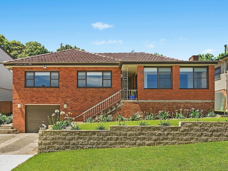 31 Stanleigh Crescent, West Wollongong NSW 2500