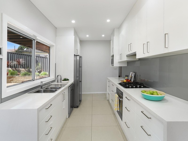 29 Stanleigh Crescent, West Wollongong NSW 2500