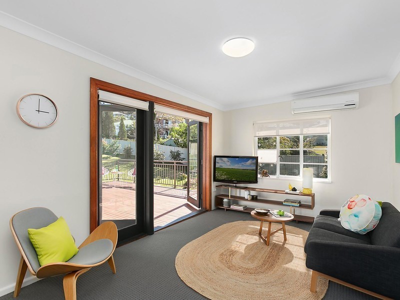 348 Northcliffe Drive, Lake Heights NSW 2502