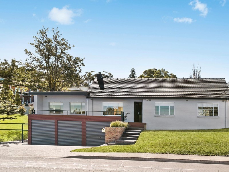 348 Northcliffe Drive, Lake Heights NSW 2502