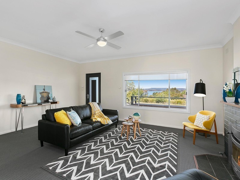 348 Northcliffe Drive, Lake Heights NSW 2502