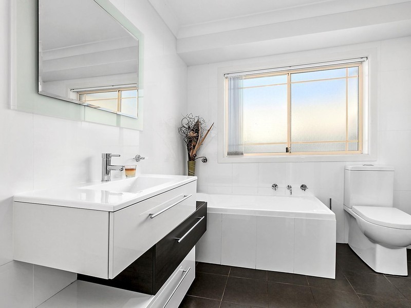 2/37 Wonson Avenue, Coniston NSW 2500