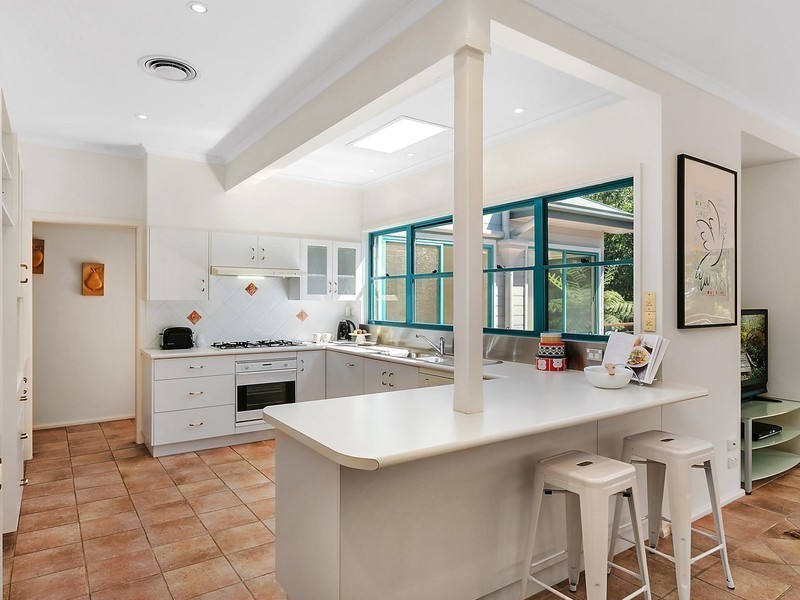 9 Araluen Avenue, Mount Kembla NSW 2526