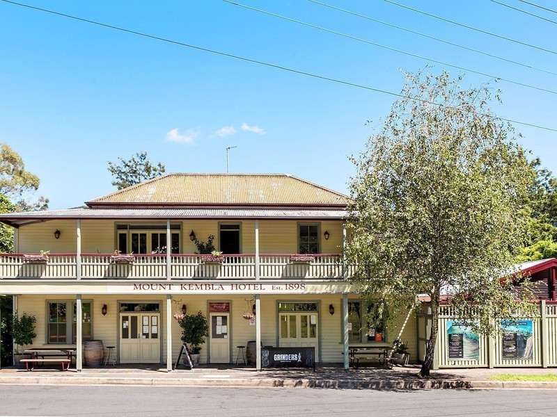 9 Araluen Avenue, Mount Kembla NSW 2526