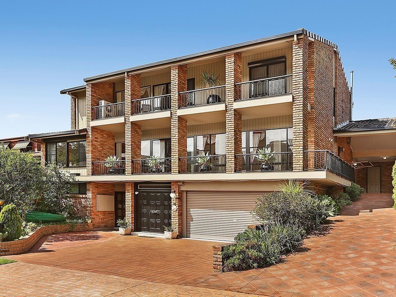 14 Peace Crescent, Balgownie NSW 2519