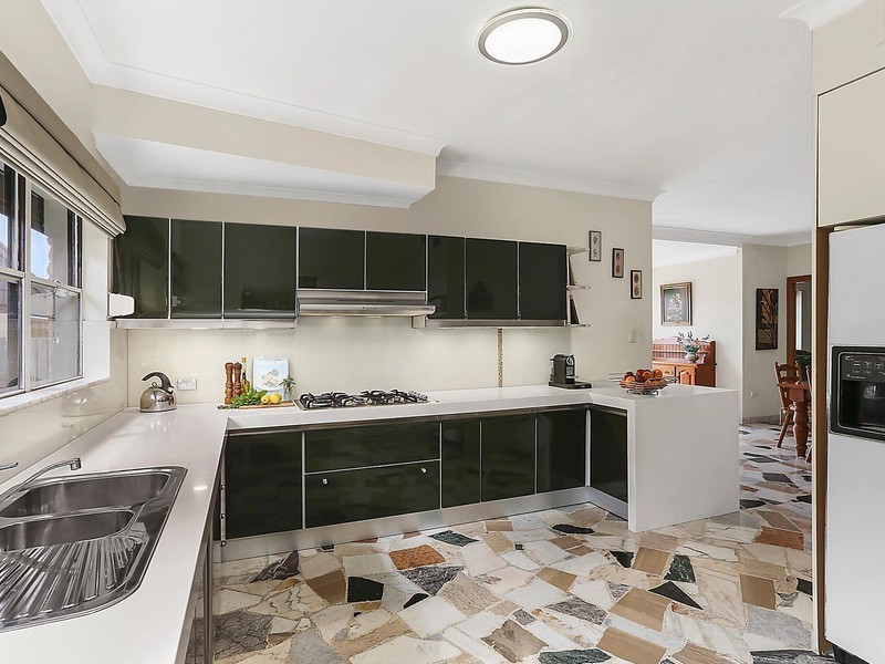 14 Peace Crescent, Balgownie NSW 2519