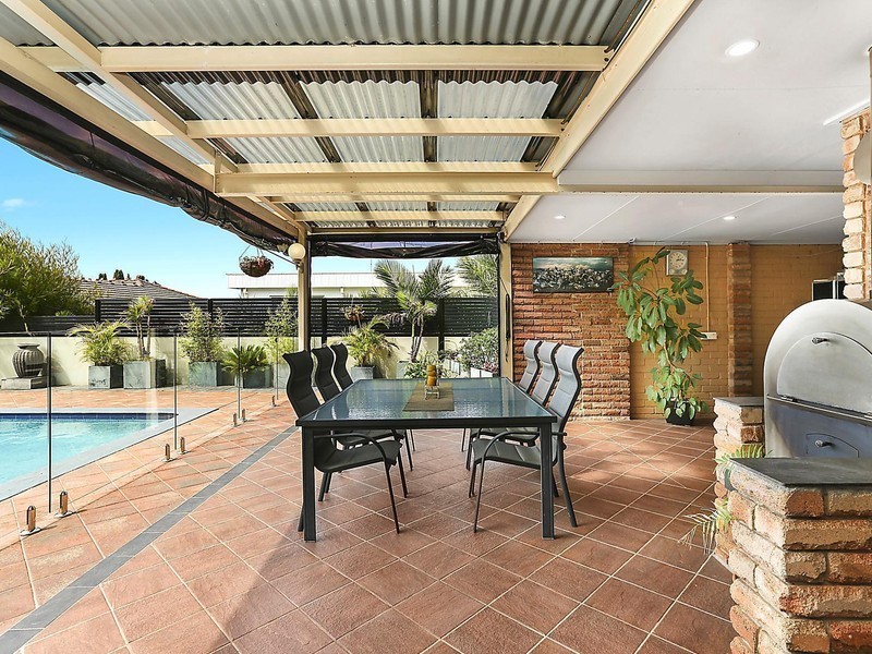 14 Peace Crescent, Balgownie NSW 2519