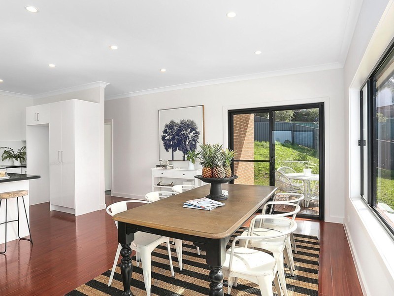 2 Hingston Close, Lake Heights NSW 2502