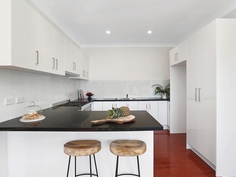 2 Hingston Close, Lake Heights NSW 2502