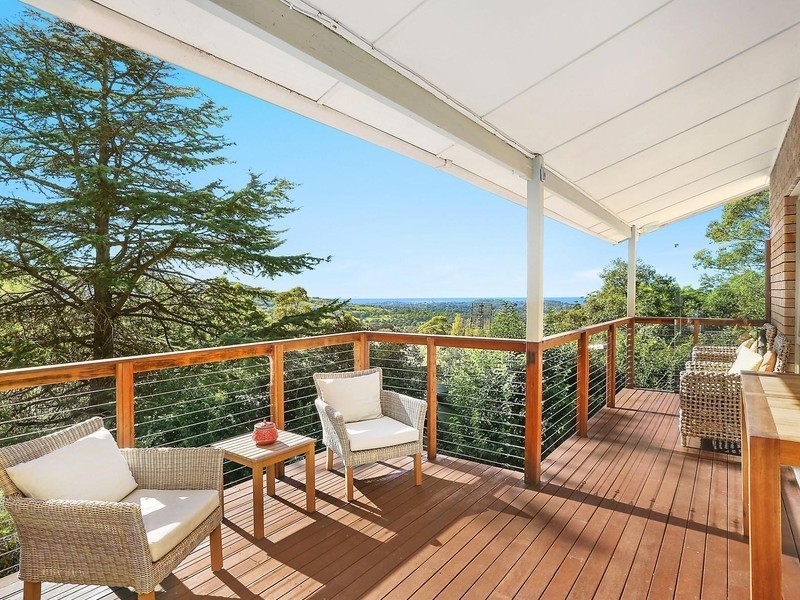 18 Araluen Avenue, Mount Kembla NSW 2526