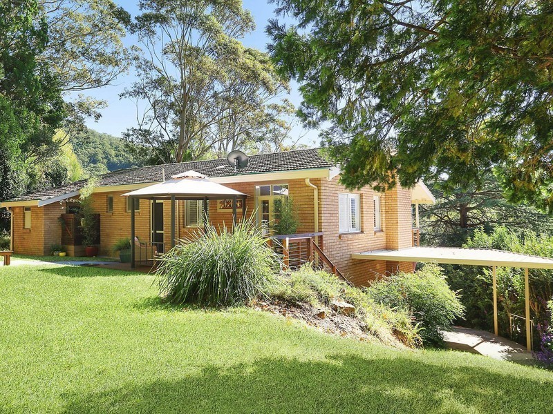 18 Araluen Avenue, Mount Kembla NSW 2526