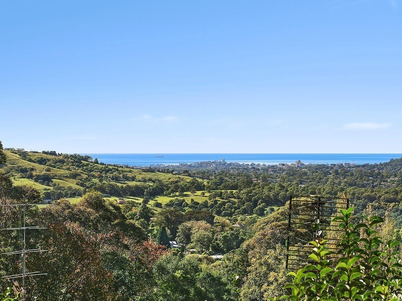 18 Araluen Avenue, Mount Kembla NSW 2526