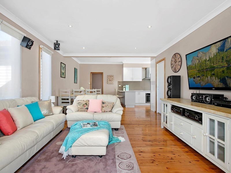 13 Hickman Street, Mount Saint Thomas NSW 2500