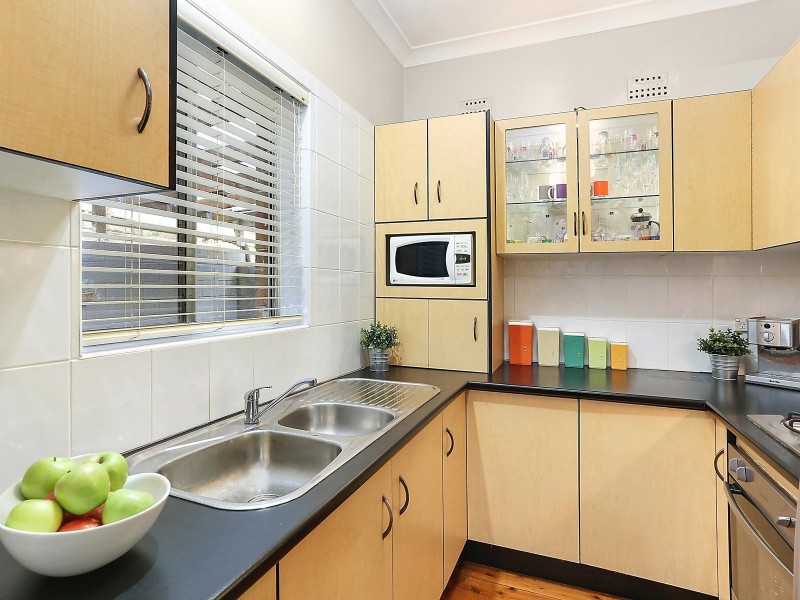 220 Gladstone Avenue, Mount Saint Thomas NSW 2500