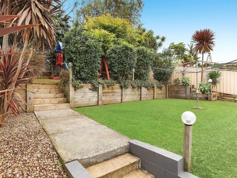 220 Gladstone Avenue, Mount Saint Thomas NSW 2500