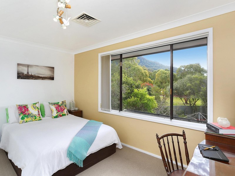 8 Carlon Crescent, Farmborough Heights NSW 2526