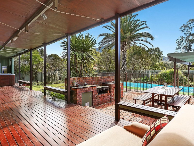 8 Carlon Crescent, Farmborough Heights NSW 2526