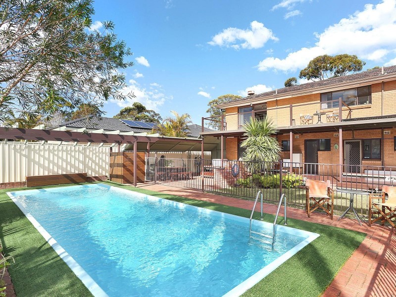 8 Carlon Crescent, Farmborough Heights NSW 2526