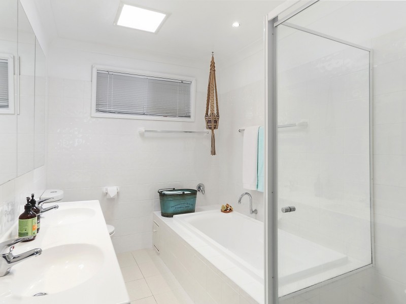 32 Gerard Avenue, Farmborough Heights NSW 2526