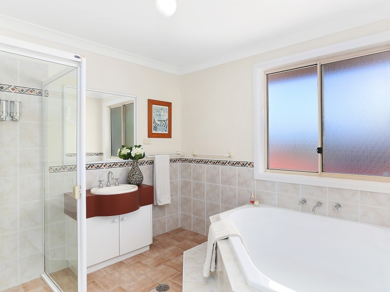 35 Darragh Drive, Figtree NSW 2525