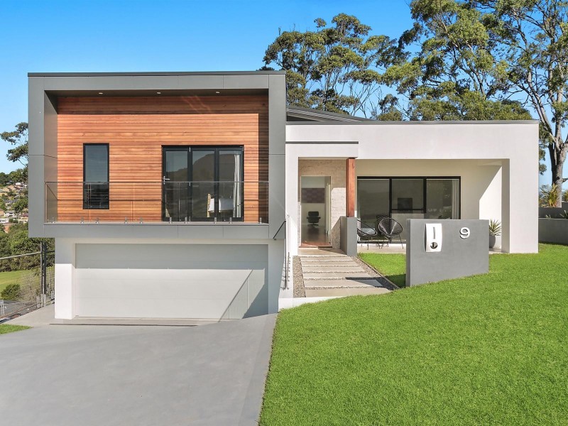 9 William Davies Drive, Figtree NSW 2525