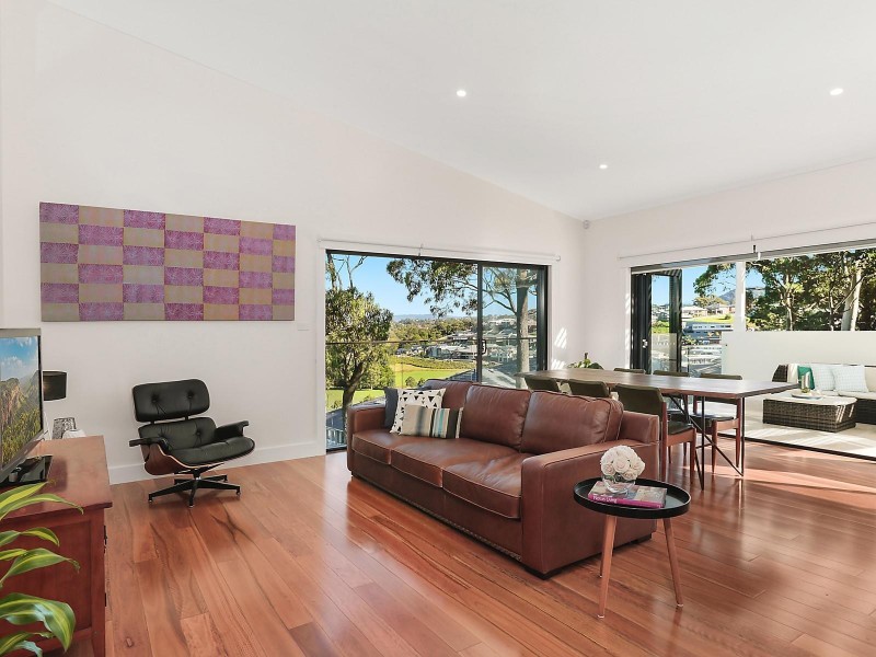 9 William Davies Drive, Figtree NSW 2525