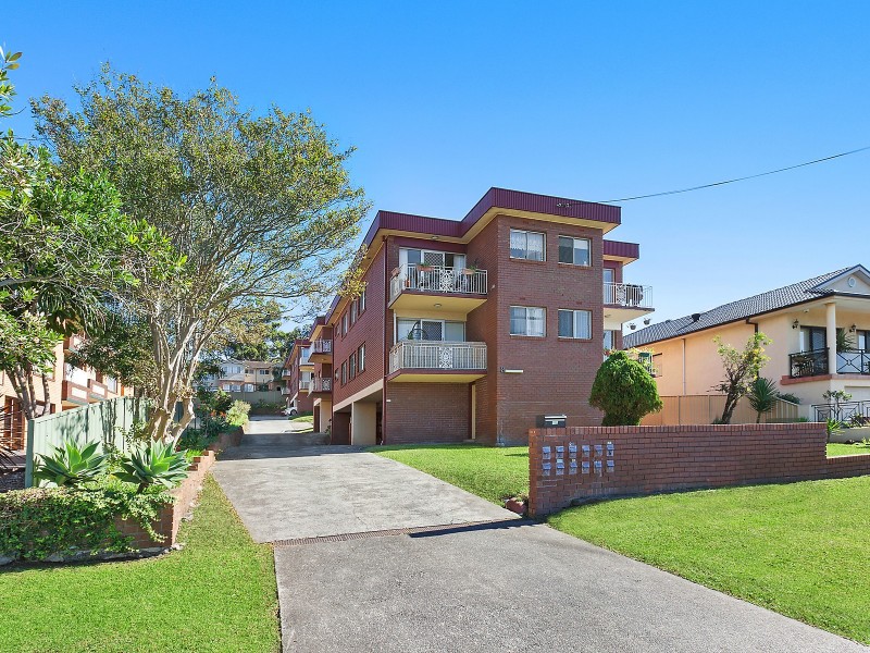 7/8 Myrtle Street, Coniston NSW 2500