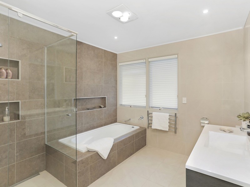 9-11 Highcrest Avenue, Balgownie NSW 2519