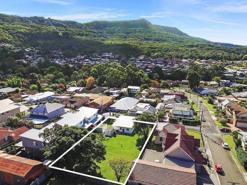 9 Hunter Street, Balgownie NSW 2519