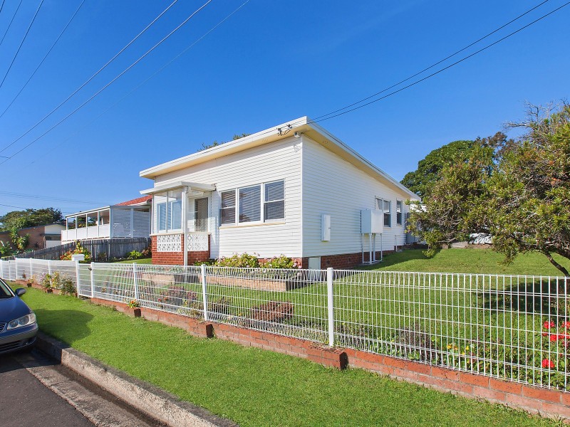 9 Hunter Street, Balgownie NSW 2519