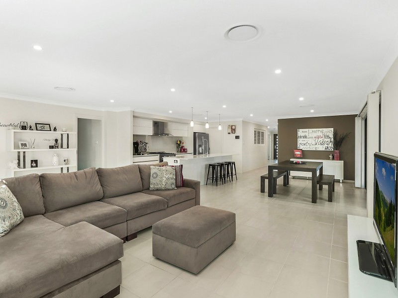 14 Brooks Reach Road, Horsley NSW 2530