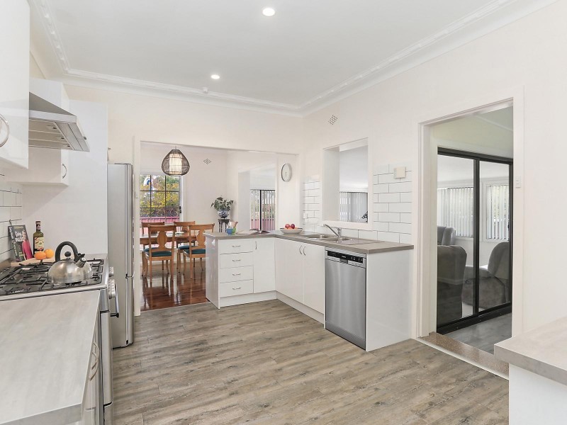 1 Gibsons Road, Figtree NSW 2525